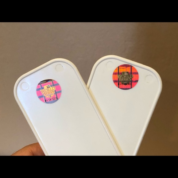 Authentic SF Giants World Series Cheer Pom Poms - Picture 7 of 8